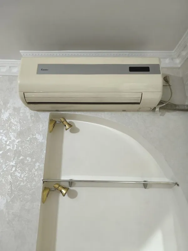 Electrolux konditsioner 12 l, ishlaydi 3
