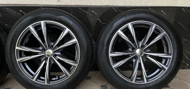 Диски с шинами в отличном состоянии 215/55 R17 3 Диски с шинами в отличном состоянии 215/55 R17 3