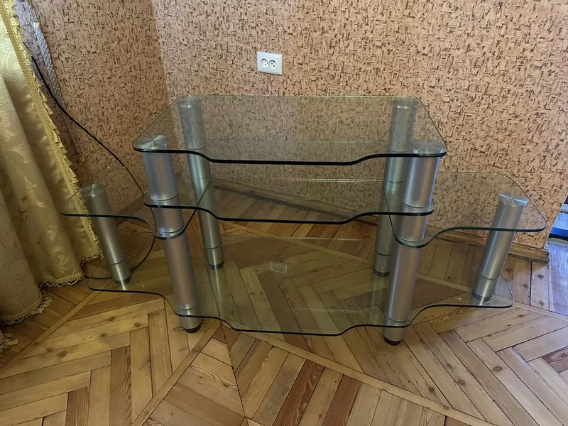 Стеклянная подставка под телевизор Стеклянная подставка под телевизор