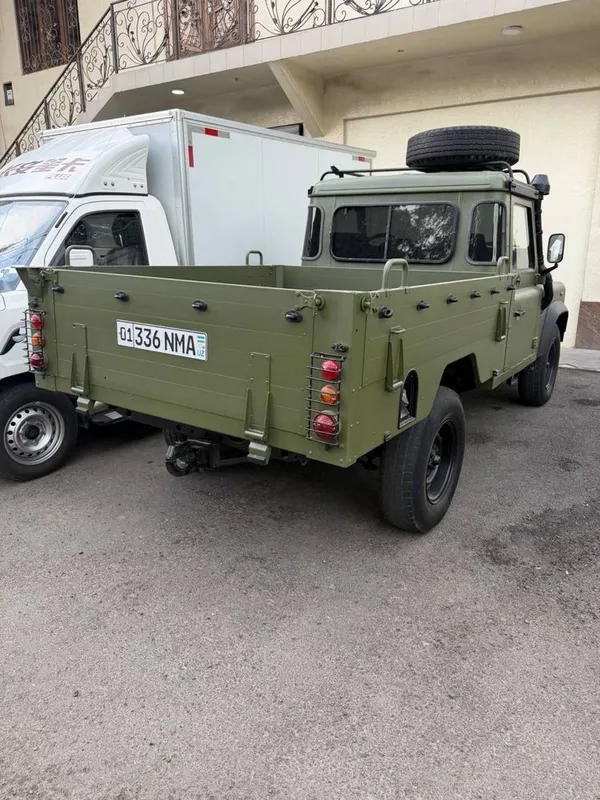 Land Rover 110. 2 Land Rover 110. 2