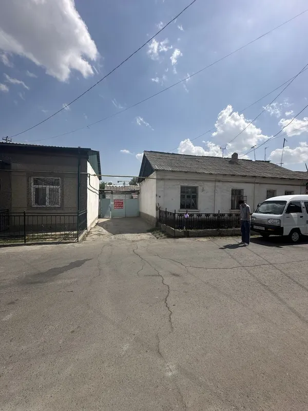 Srochna uy sotiladi Mirobod sotigi 26.000 y.e 1