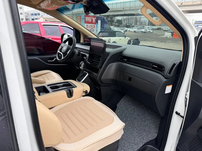 Hyundai Staria 1,6 Turbo Hybrid — фото 4
