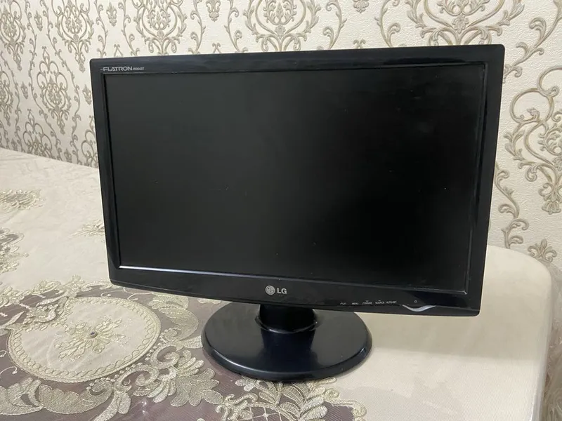 Монитор Lg 20 Monitor lg 20 — фото 1