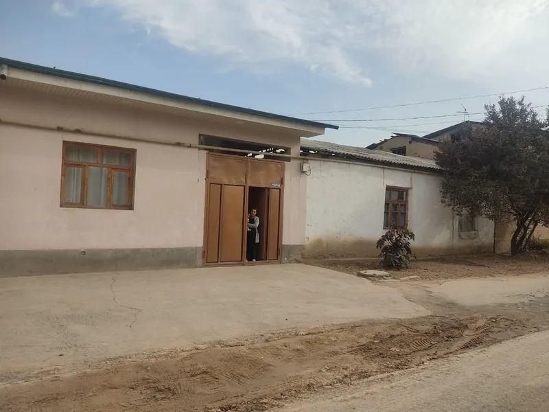 Hovli sotiladi 5,5 sotiq atvosi Moshina bozorga yetmi Nog'oy qo'rg'on 2 Hovli sotiladi 5,5 sotiq atvosi Moshina bozorga yetmi Nog'oy qo'rg'on 2