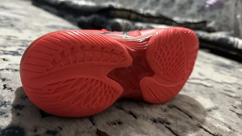 ASICS krasofka volleybol Yangi, juda chiroyli va s