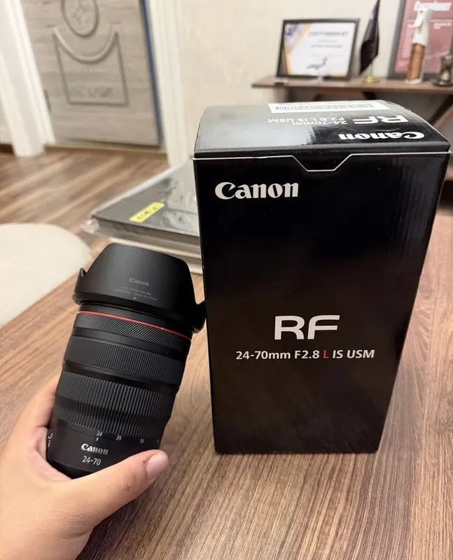 Canon RF 24-70mm f/2.8L IS USM 1 Canon RF 24-70mm f/2.8L IS USM 1