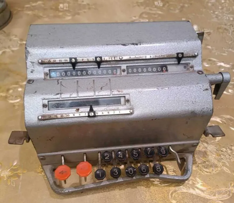 Арифмометр ВК-1, 1960 года выпуска.