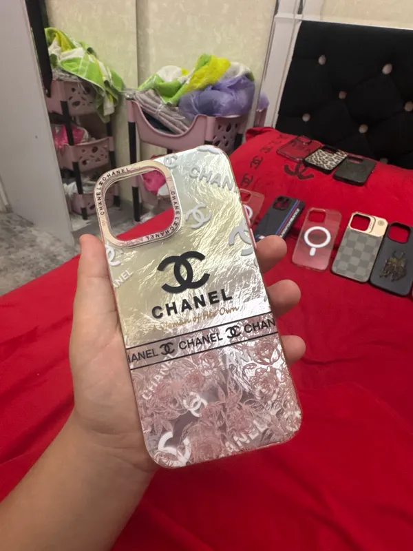 Продаю женские чехол на айфон 15 про макс Chanel