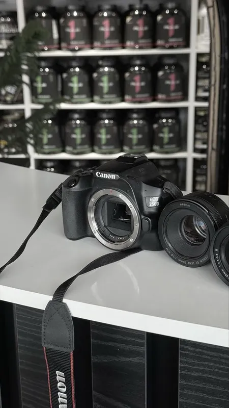 canon eos 250d kit 18-55mm+50mm 1.8 — фото 1