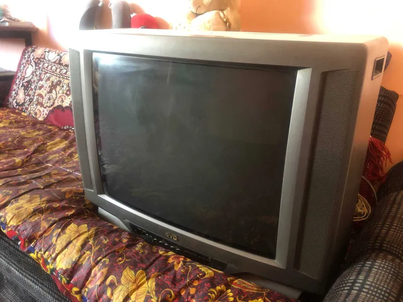 DVS televizor sotiladi