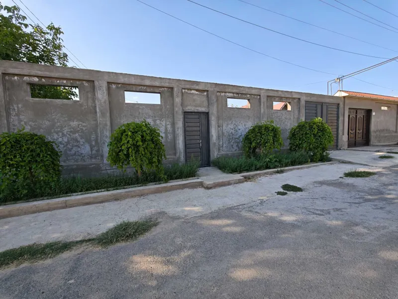 Uchqahramon G'ishtko'prikda hovli sotiladi 2
