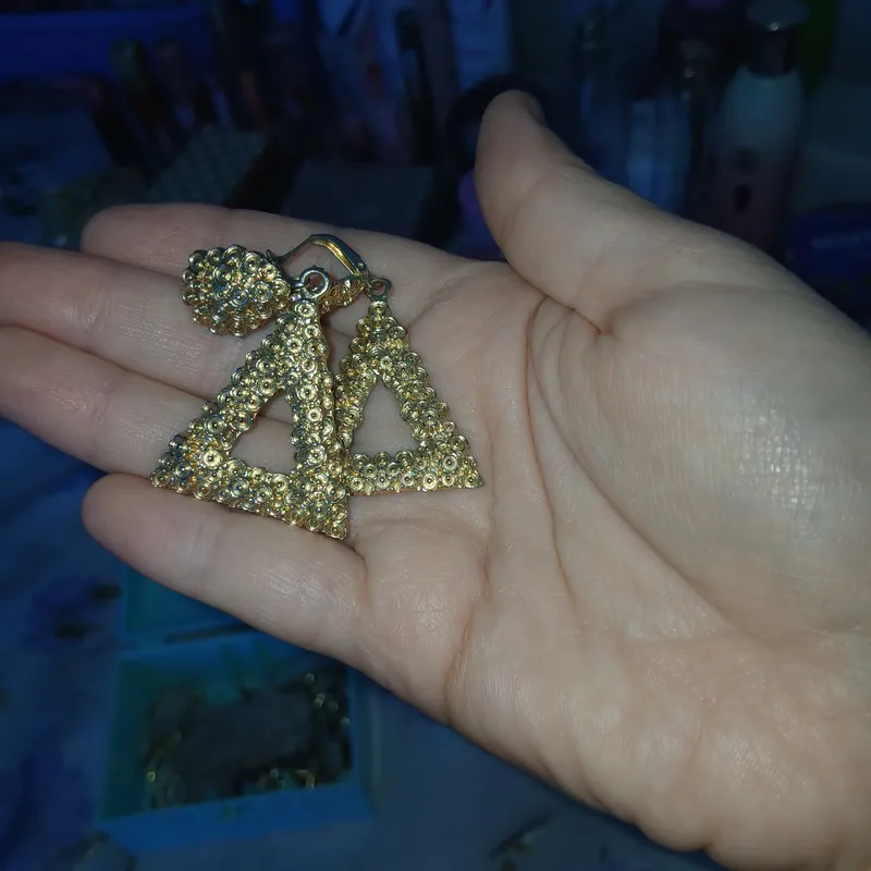 Качественные серьги срочно продаются