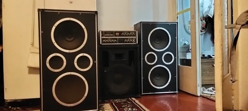 Yuqori toifadagi akustik kolonkalari va kuchaytirgich 1
