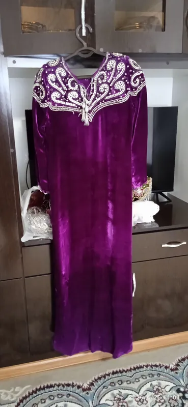 hammasi birmarta kiyilgan