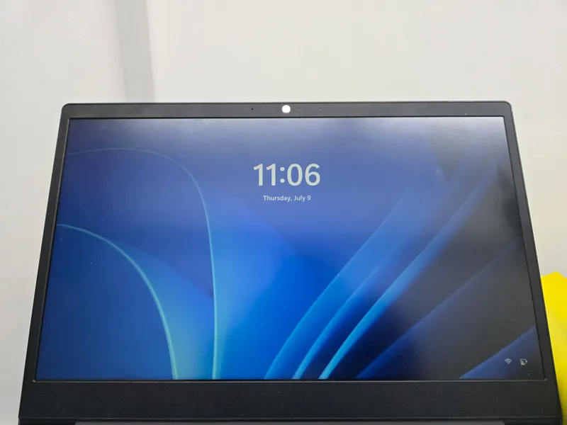 Ноутбук Lenovo V15 IGL почти новый 1