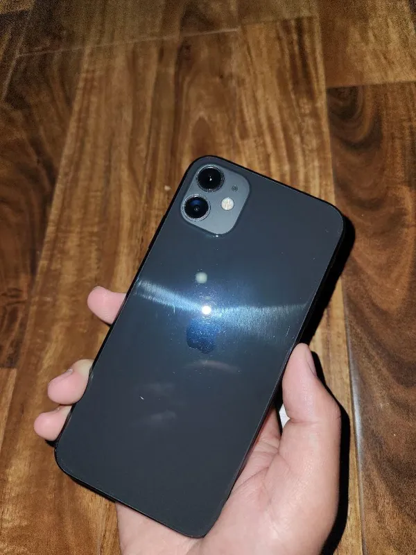 iPhone 11 64GB xotira yomkost70 hamma joyi uziniki