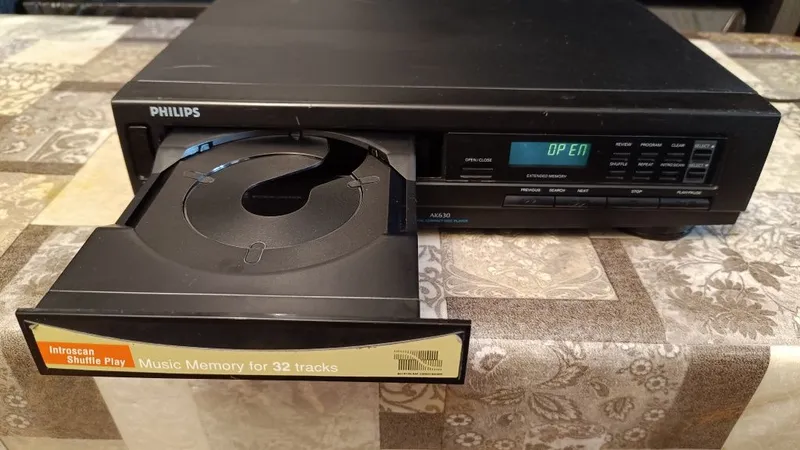 CD проигрыватель PHILIPS AK 630 2 CD проигрыватель PHILIPS AK 630 2