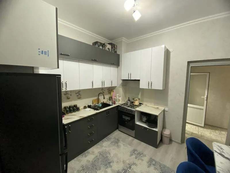 Гулистон шаҳрида 3 хонали квартира сотилади, 87 кв.м, 4-қават — фото 2