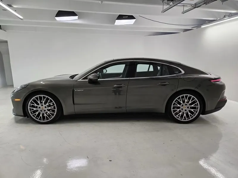 Porsche Panamera 4 E Hybrid new metalic 3 Porsche Panamera 4 E Hybrid new metalic 3