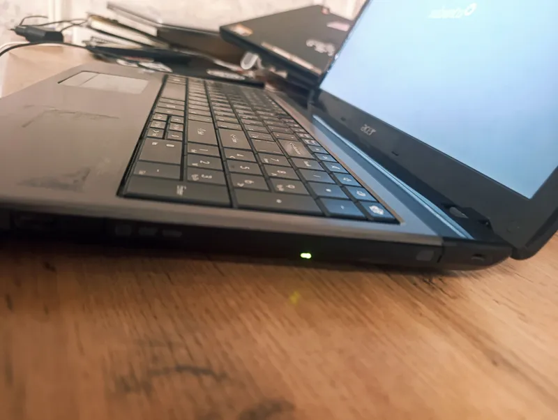 noutbuk Acer orginal sumkasi bilan 10