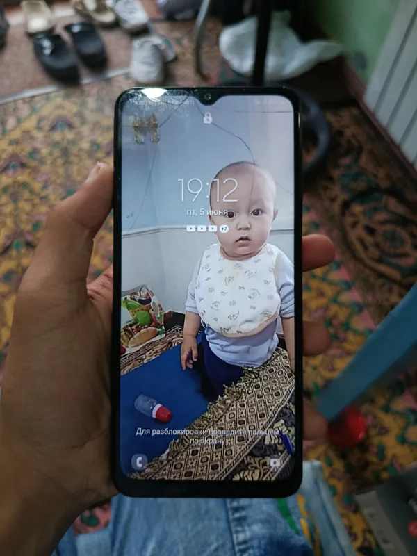 Телефон марка samsung M12 состояние нормальное работает — фото 1