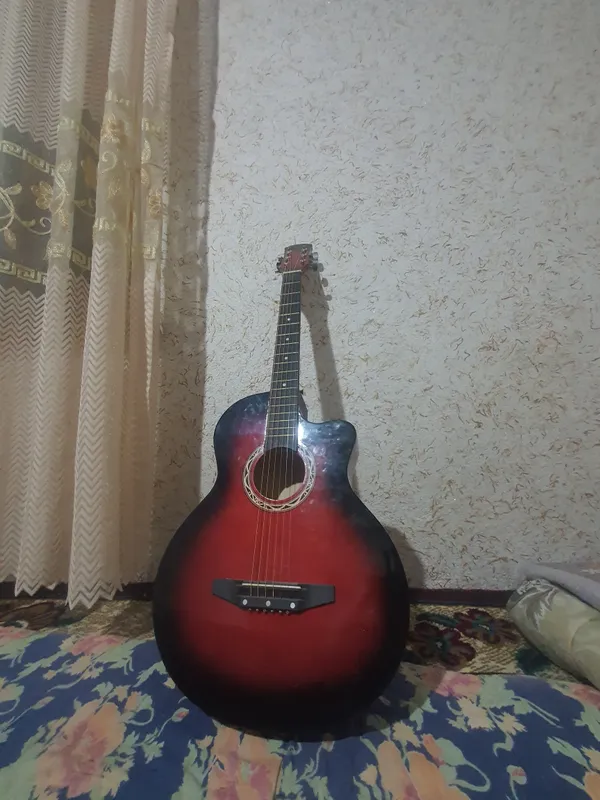 guitara sotiladi guitara sotiladi