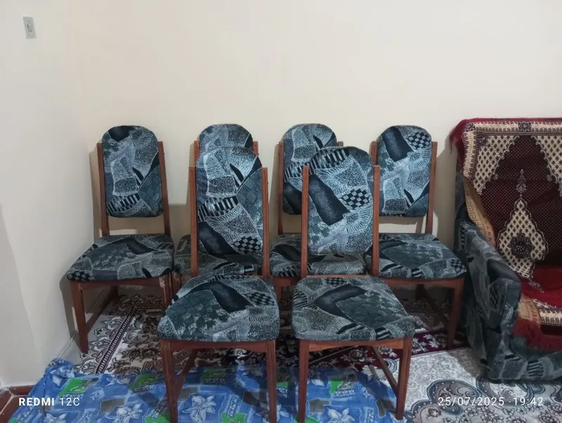 Siz korib turgan 6ta stul 2ta kreslo bularning hammasi yangi