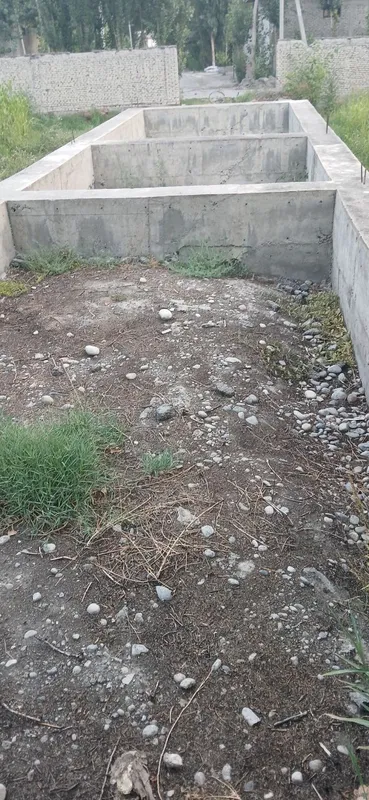 3тарафи йул 16сутик катта йулдан 200м ичкари айтворилар уралган. 1