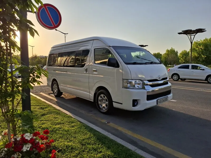 TOYOTA HIACE сотилади 2012 йил 2 TOYOTA HIACE сотилади 2012 йил 2