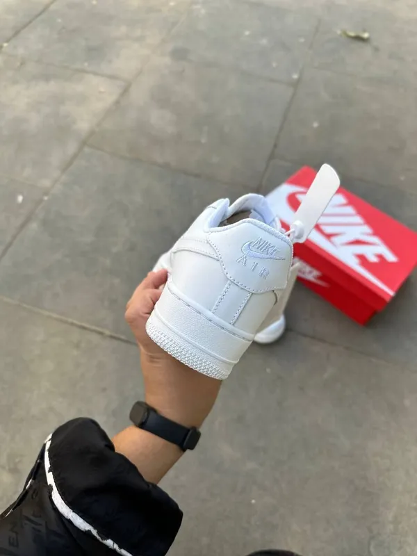 Белые кроссовки Nike, модель Nike Air Force 1 — фото 4 Белые кроссовки Nike, модель Nike Air Force 1 — фото 4