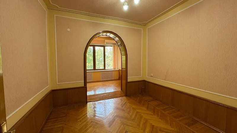 3-комнатная квартира, 110 м², 5/5, метро Космонавтов — фото 1