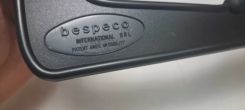 Пластиковая подставка под гитару Bespeco — фото 4