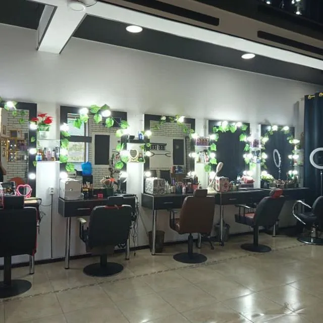 salon uchun oynalari tez va arzon sotiladi salon uchun oynalari tez va arzon sotiladi