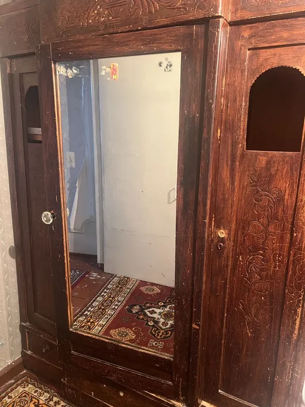 Продаю Шкаф из красного дерева Старинный