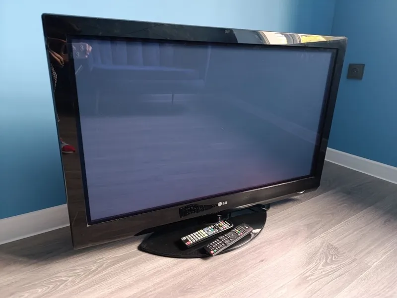 Плазменный телевизор LG 42PG20 в рабочем состоянии. R — фото 1