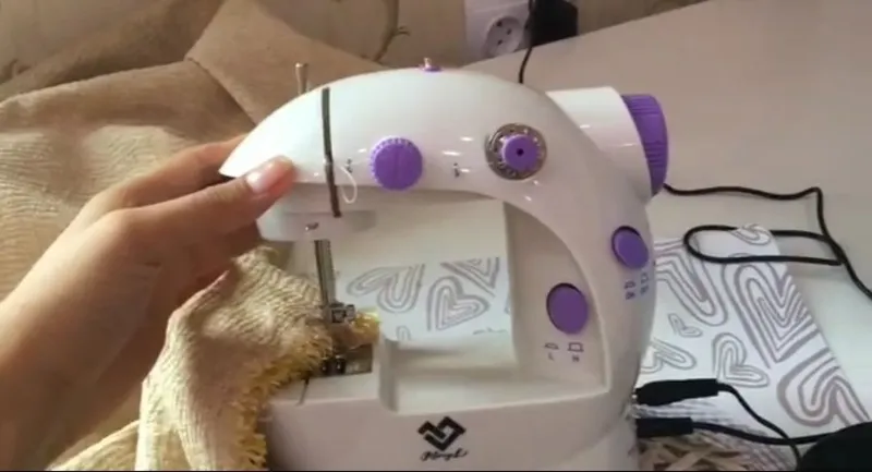 Portativ tikuv mashinasi, pedal bilan Mini Sewing Machine SM202 Mini 2 Portativ tikuv mashinasi, pedal bilan Mini Sewing Machine SM202 Mini 2