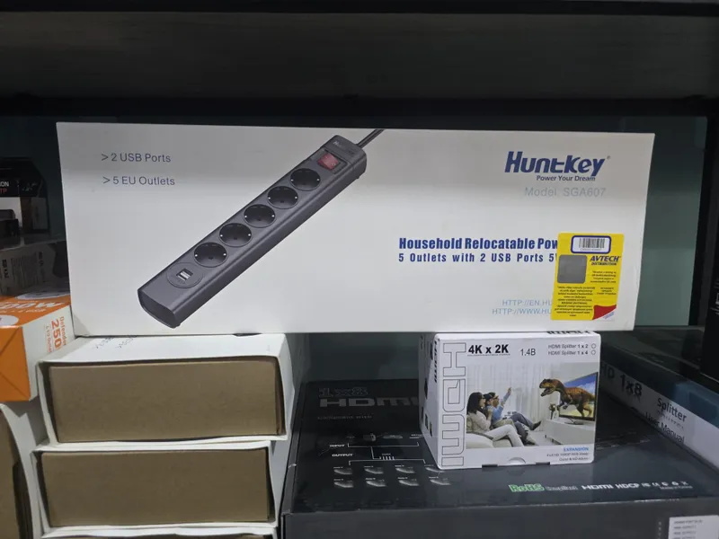 Сетевой фильтр пилот Huntkey 5 розеток 2шт USB 2 Сетевой фильтр пилот Huntkey 5 розеток 2шт USB 2