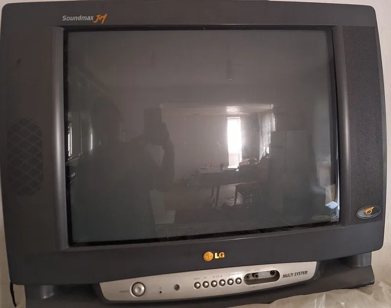 Televizor sotiladi