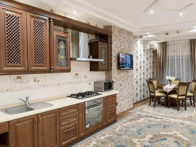 162 m² maydondagi 3 xonali kvartira sotiladi · ID 7326 2 162 m² maydondagi 3 xonali kvartira sotiladi · ID 7326 2