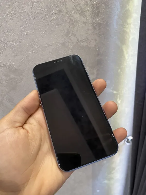 iphone xr . 2