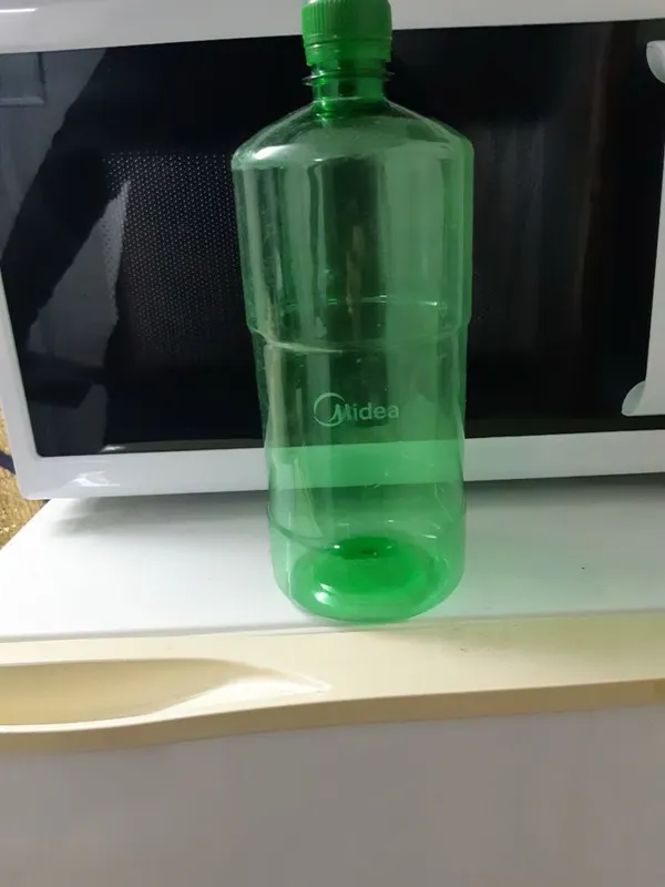 Продам новые баклашки недорого с новыми колпачками