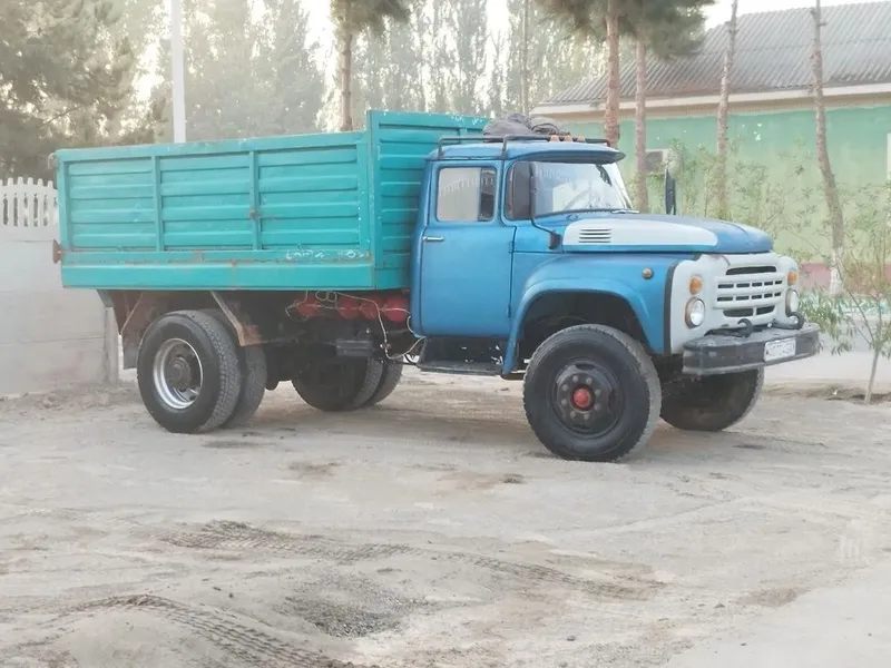 Zil 130 sotilafi