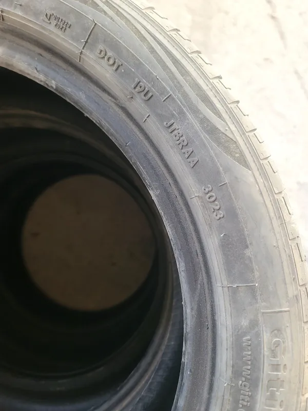 Продаются шины 205/50R17 4 Продаются шины 205/50R17 4