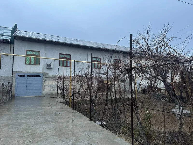 Шошилинч ҳовли сотилади
