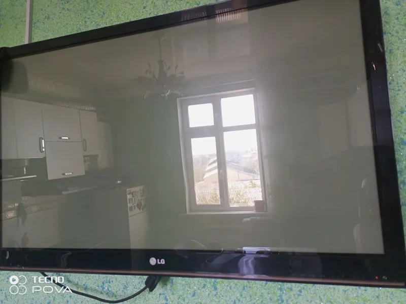Телевизор LG плазменный экран 100см