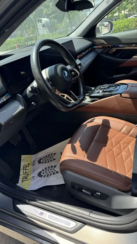Bmw i5 35L monitorli 2 Bmw i5 35L monitorli 2