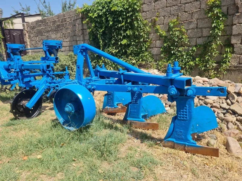 Traktor sotiladi , proseplari bilan 6