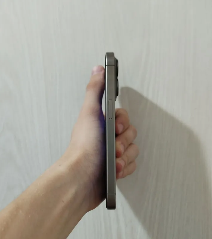 Iphone 15 Pro Natural 3