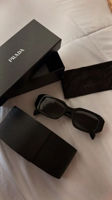 Очки Prada