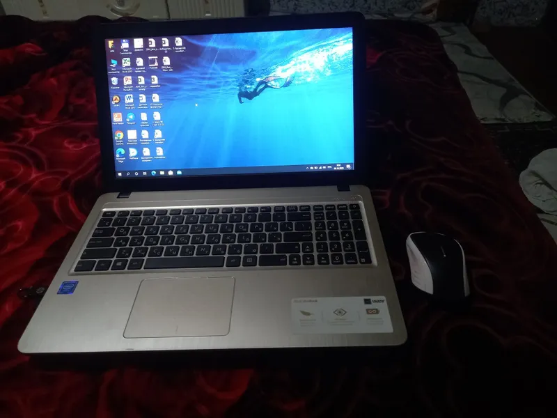 Noutbuk asus vivobuk bir qul ishlatilgan holati zor 2 Noutbuk asus vivobuk bir qul ishlatilgan holati zor 2